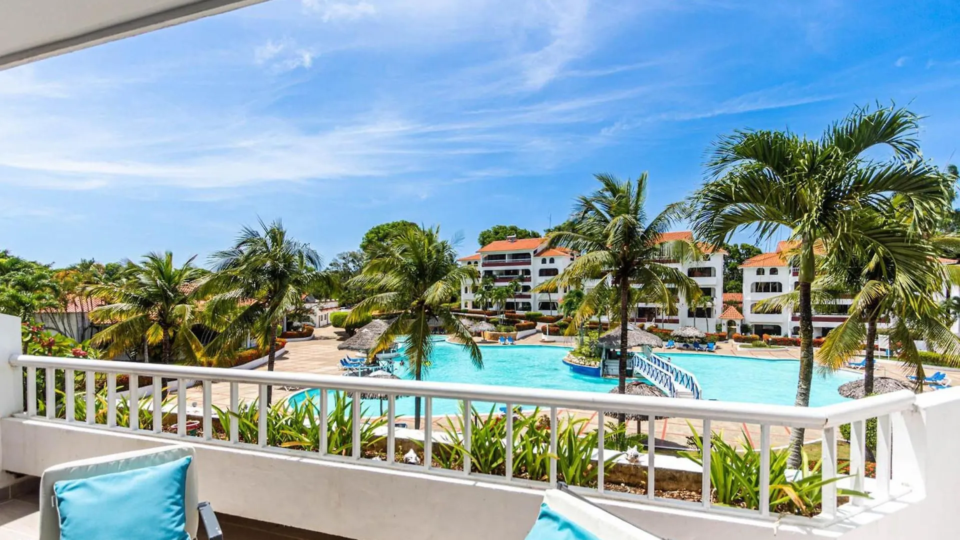 Apartment Serene Sosa Retreat With The Pool View